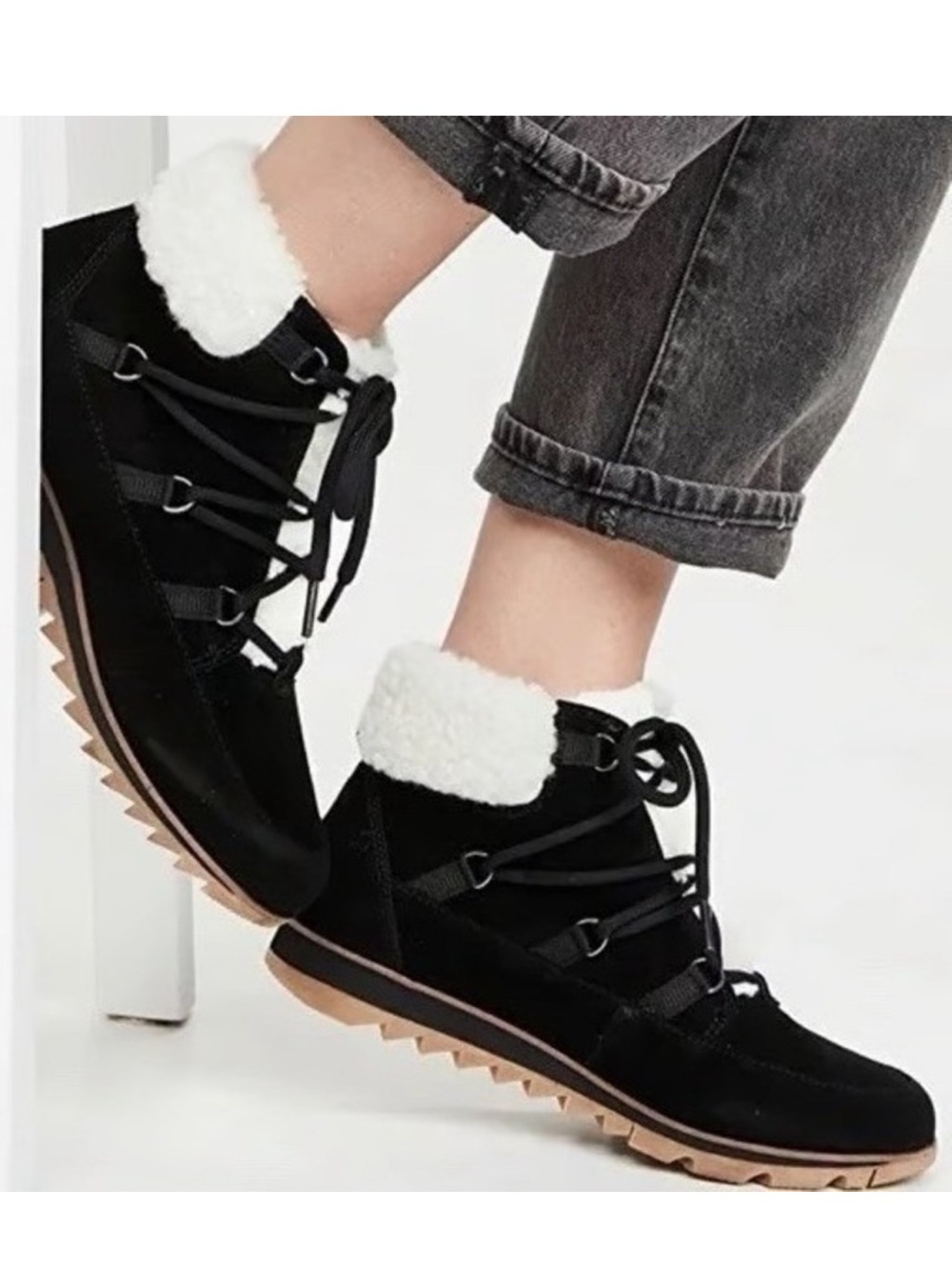Sorel Harlow lace cozy women  size 6 Black Ankle Winter Boots with White